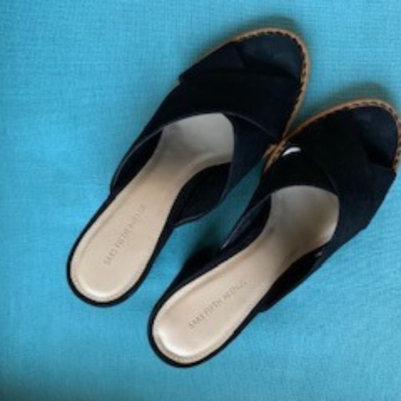SHOES/SLIDES - Picture 1 of 2